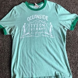 Green men’s hollister shirt